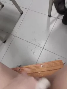 自慰喷出来了好多水